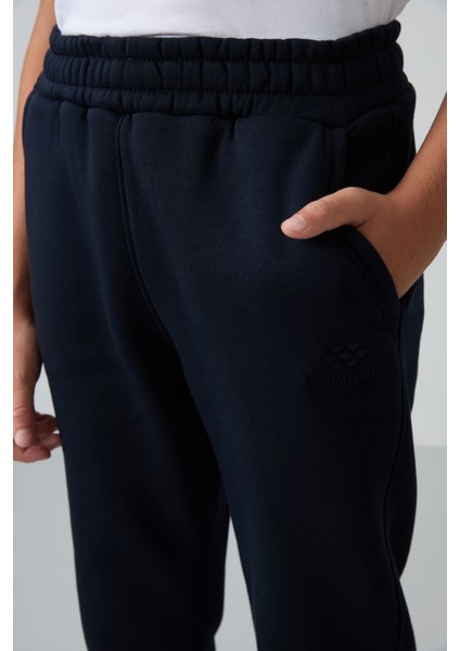 Lacivert Pamuklu Kalın İçi Tüylü Yumuşak Dokulu Standart Fit Nakışlı Erkek Çocuk Eşofman Alt - 11224 modelleri