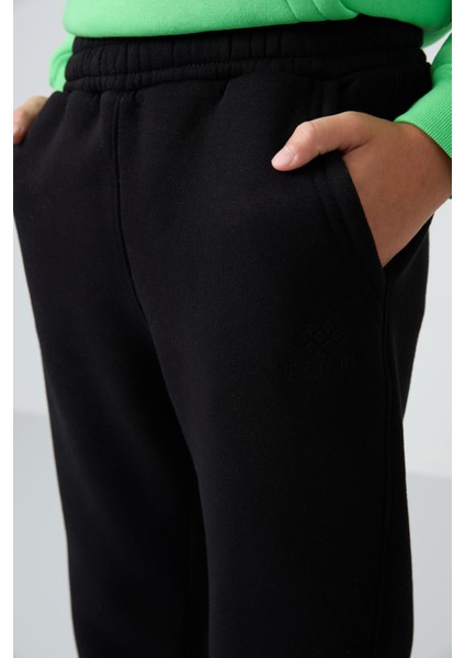 Siyah Pamuklu Kalın İçi Tüylü Standart Fit Nakışlı Erkek Çocuk Eşofman Alt - 11224 modelleri