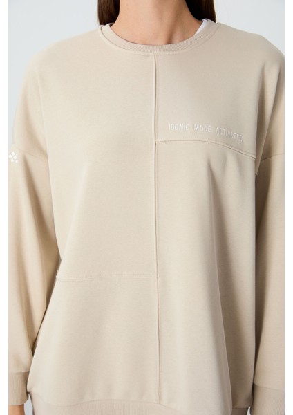 Bej Kompakt Pamuklu Kalın Pürüzsüz Dokulu O Yaka Oversize Fit Kadın Sweatshirt - 97288 modelleri