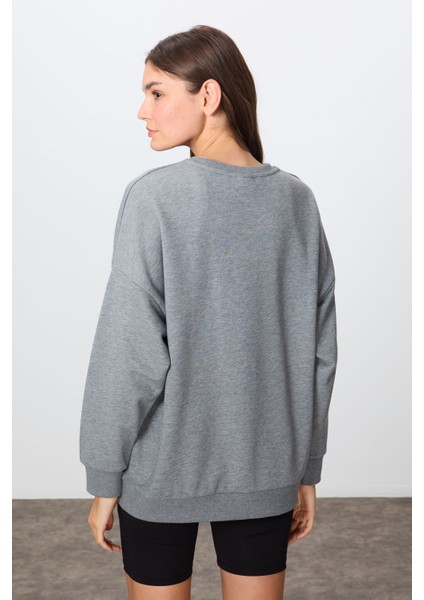 Gri Melanj Kompakt Pamuklu Kalın Pürüzsüz Dokulu O Yaka Oversize Fit Kadın Sweatshirt - 97288 indirimleri