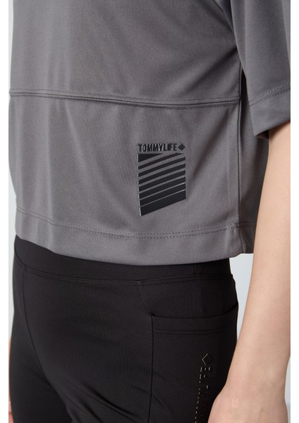 Koyu Gri Polyester Nefes Alan Dokulu İnce Esnek Oversize Fit Performans Kadın T-Shirt - 97284 modelleri