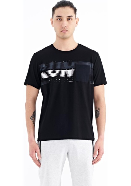 Siyah Ön Cep Detaylı Baskılı Standart Kalıp Erkek T-shirt - 88200