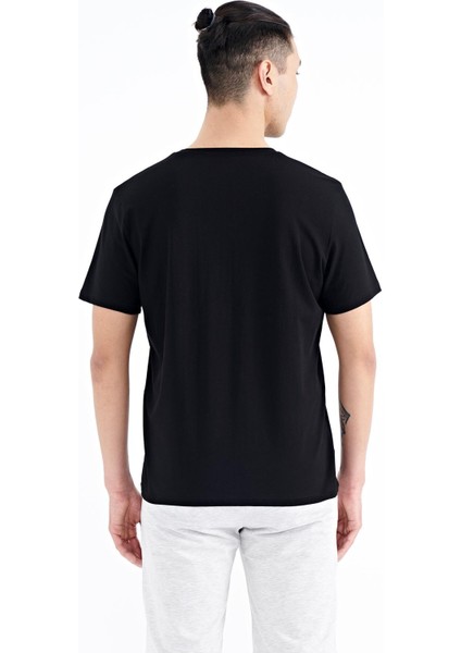 Siyah Ön Cep Detaylı Baskılı Standart Kalıp Erkek T-shirt - 88200 indirimleri