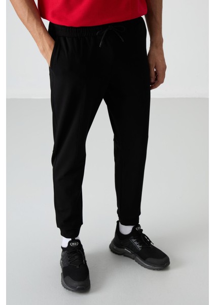 Siyah Pamuklu Yumuşak Dokulu Comfort Fit Nakışlı Erkek Jogger - 82123