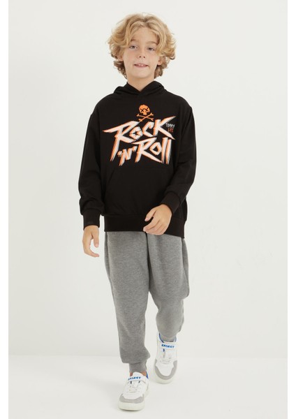 Siyah Yazı Baskılı Kanguru Cepli Kapüşonlu Standart Kalıp Erkek Çocuk Sweatshirt - 11002 fiyatları