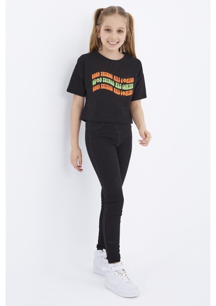 Siyah Oversize Renkli Yazı Baskılı Düşük Omuz O Yaka Kız Çocuk Crop T-Shirt - 75038 fırsatları