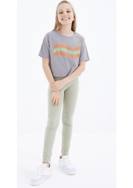 Gri Oversize Renkli Yazı Baskılı Düşük Omuz O Yaka Kız Çocuk Crop T-Shirt - 75038 indirimleri