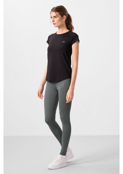 Siyah Sırt Pencereli Kısa Kol Standart Kalıp O Yaka Kadın T-Shirt - 97101 fiyatları