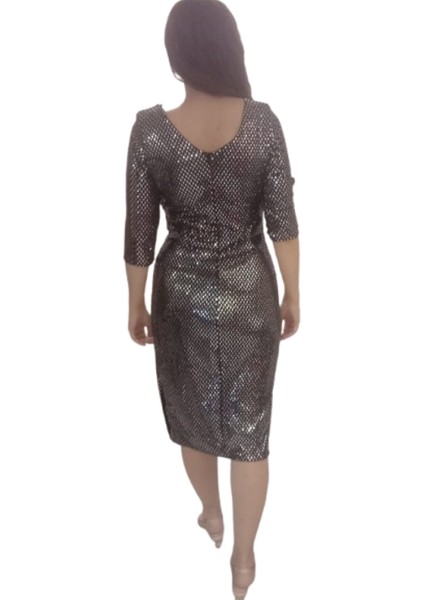 Siyah-Gümüş Büyük Beden V Yaka Truvakar Kollu Beli Taş Aksusuar Detaylı Paletli Ara Boy Abiye Elbise