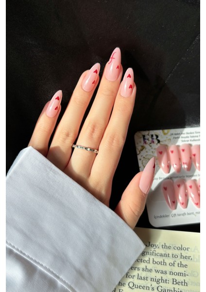 Badem Tırnak Kalp Desenli Orta Uzunlukta 24 Adet Takma Tırnak Seti W1839 fiyatları