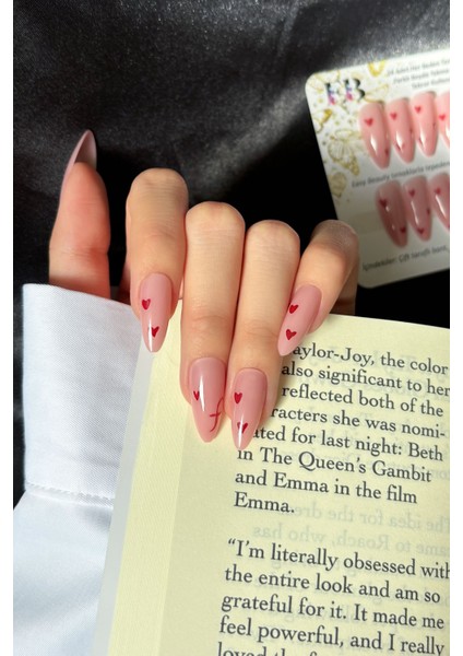 Badem Tırnak Kalp Desenli Orta Uzunlukta 24 Adet Takma Tırnak Seti W1839 modelleri