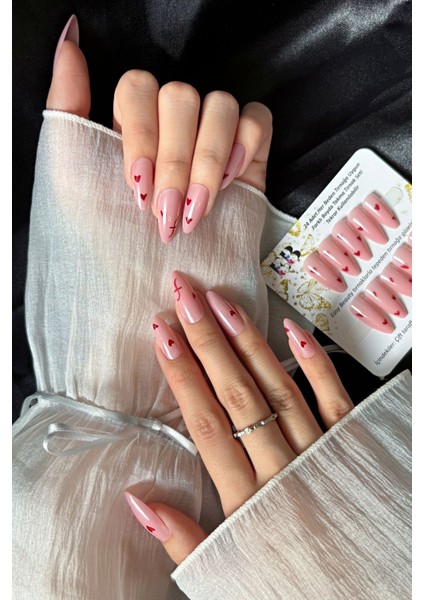 Badem Tırnak Kalp Desenli Orta Uzunlukta 24 Adet Takma Tırnak Seti W1839 fırsatları