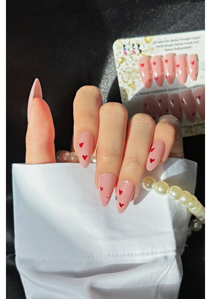 Badem Tırnak Kalp Desenli Orta Uzunlukta 24 Adet Takma Tırnak Seti W1839