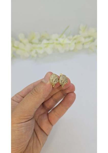 14 Ayar Altın Kaplama Zirkon Taşlı Kadın Küpe – Zarif ve Işıltılı (M11) fırsatları