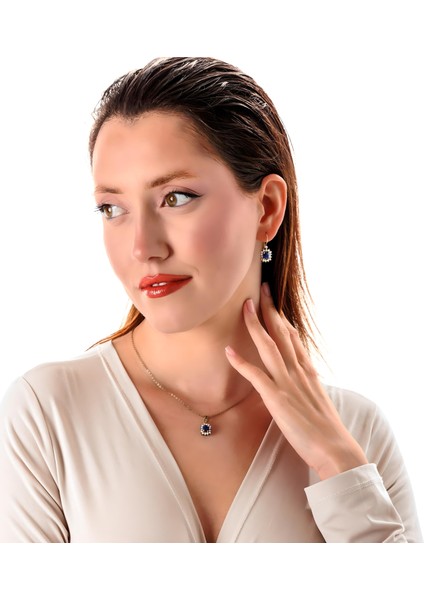 HARMONİ BAGET LACİVERT BAKIR EL YAPIMI KRİSTAL TAŞLI KARARMA YAPMAZ KADIN KÜPE KUTULU fiyatları