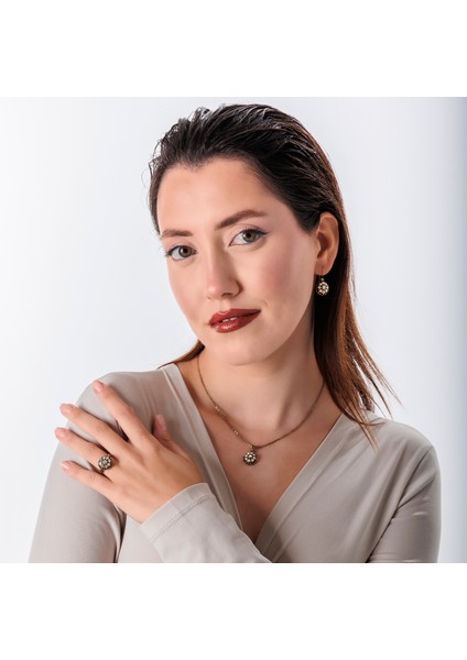 KLASİK GÜL BAKIR EL YAPIMI KRİSTAL TAŞLI KARARMA YAPMAZ KADIN KÜPE KUTULU fiyatları