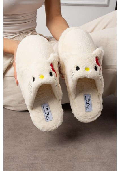 Kadın Panda Figürlü Sessiz Taban Peluş Ev Terliği