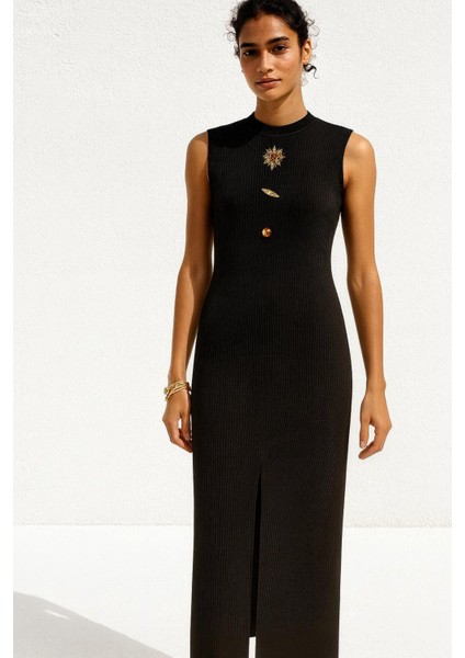 Aksesuar Detaylı Ottoman Kumaş Önü Yırtmaçlı Uzun Kalem Elbise modelleri