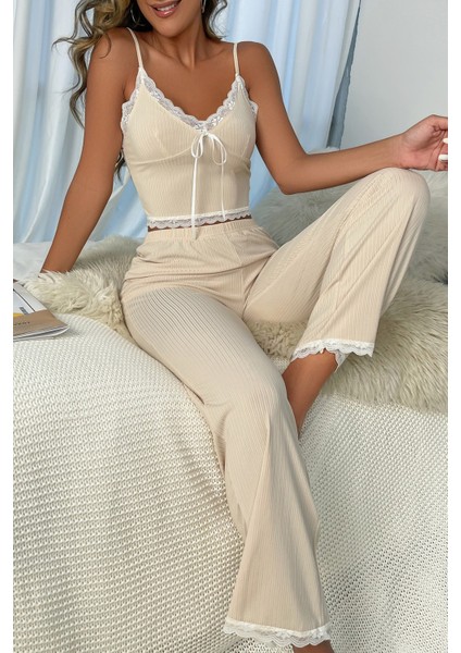 Askılı Dantel Işlemeli Şık Pijama Takımı fırsatları