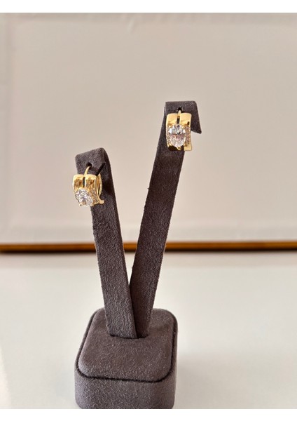 Paslanmaz Çelik Altın Kaplama Taşlı Küpe – Kararmayan Şık Kadın Küpe