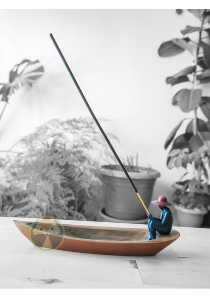 Minimalist Balıkçı Figürlü Kayık Tütsülük – 3D Baskı Dekoratif Ürün
