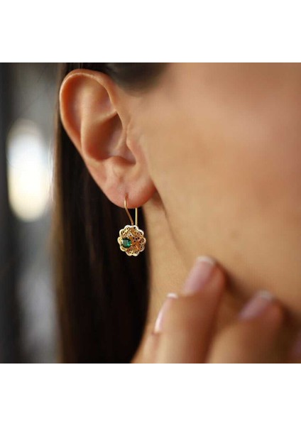 Yeşil Taşlı Sallantılı Gül Küpe