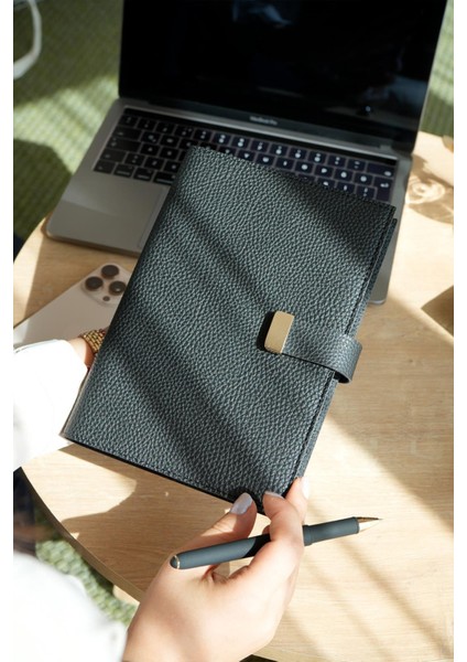 Executive Vegan Deri Defter. A5. 100 Gr. 240 Sayfa. Kenar Yaldızlı Siyah