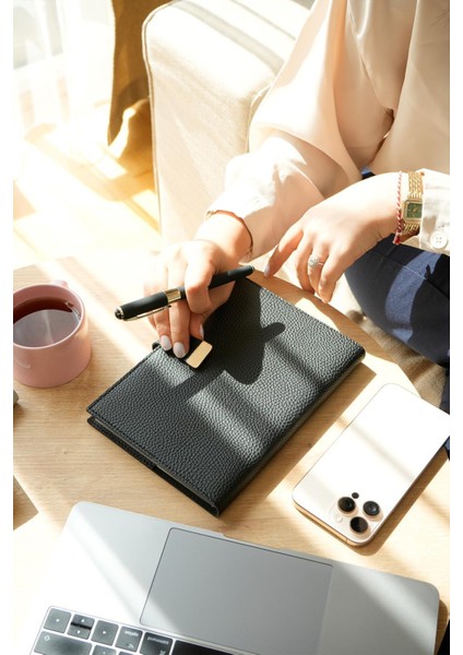 Executive Vegan Deri Defter. A5. 100 Gr. 240 Sayfa. Kenar Yaldızlı Siyah indirimleri