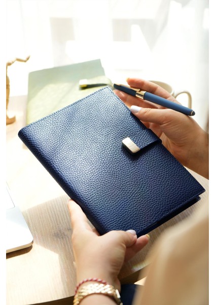 Executive Vegan Deri Defter. A5. 100 Gr. 240 Sayfa. Kenar Yaldızlı Lacivert