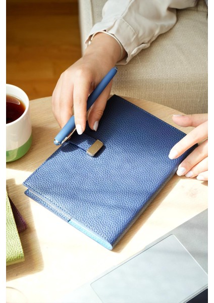 Executive Vegan Deri Defter. A5. 100 Gr. 240 Sayfa. Kenar Yaldızlı Lacivert fiyatları