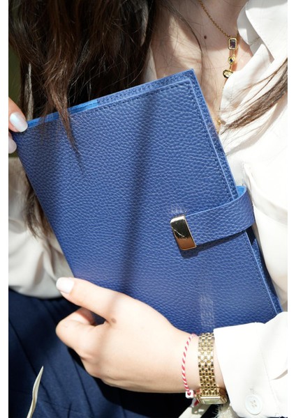 Executive Vegan Deri Defter. A5. 100 Gr. 240 Sayfa. Kenar Yaldızlı Lacivert modelleri