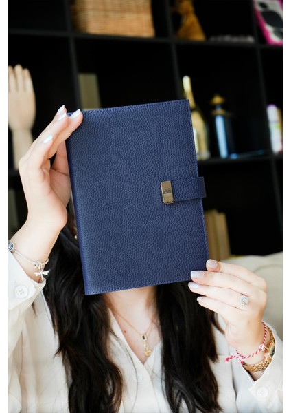 Executive Vegan Deri Defter. A5. 100 Gr. 240 Sayfa. Kenar Yaldızlı Lacivert fırsatları