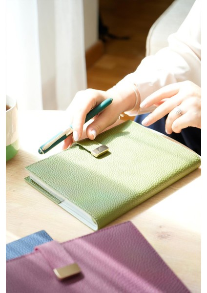 Executive Vegan Deri Defter. A5. 100 Gr. 240 Sayfa. Kenar Yaldızlı Yeşil fiyatları