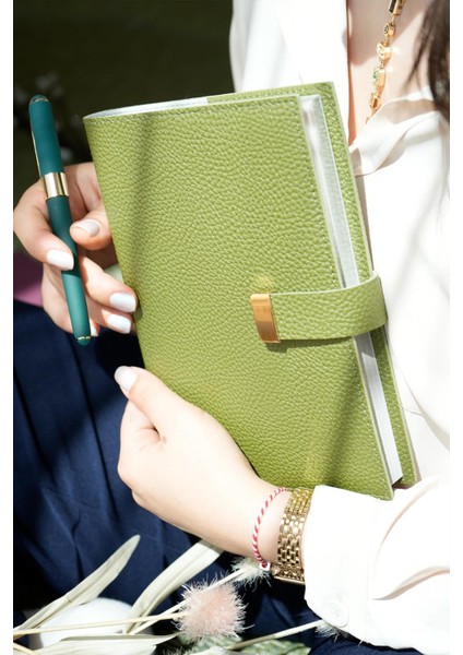 Executive Vegan Deri Defter. A5. 100 Gr. 240 Sayfa. Kenar Yaldızlı Yeşil modelleri