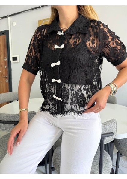 Ekru Fiyonk Detaylı Siyah Gömlek