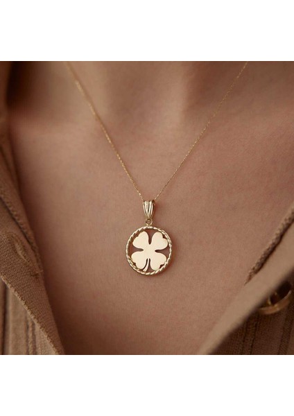 Burgulu Çerçevede Yonca Kolye