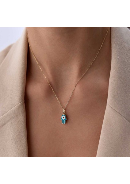 Mineli Fatmanın Eli Kolye