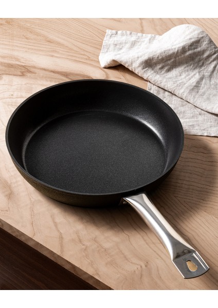Noir Titanyum Tava - Siyah - 28 cm