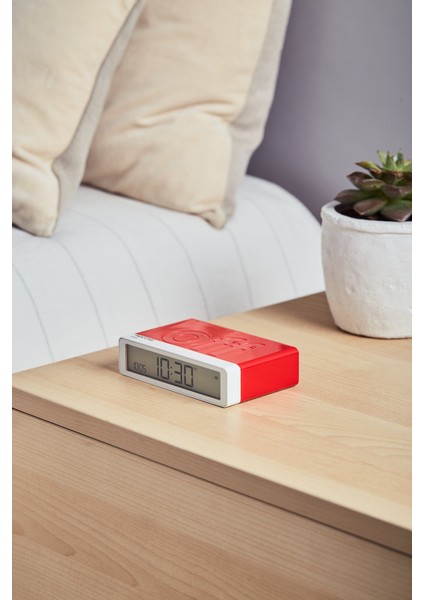 x Pantone Flip Klasik Şarj Edilebilir Alarm Saat Kırmızı modelleri