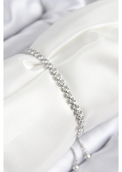 Pirinç Zirkon Taşlı Sıralı Model Gümüş Renk Asansörlü Kadın Bileklik