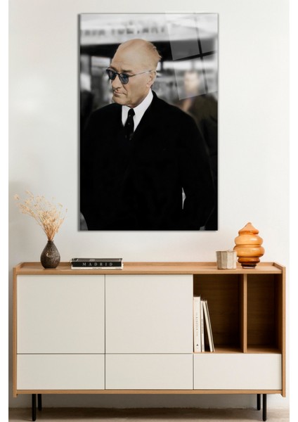 Takım Elbiseli Atatürk Portresi Cam Tablo, Darbelere Dayanıklı Kırılmaz Cam, Hediyelik
