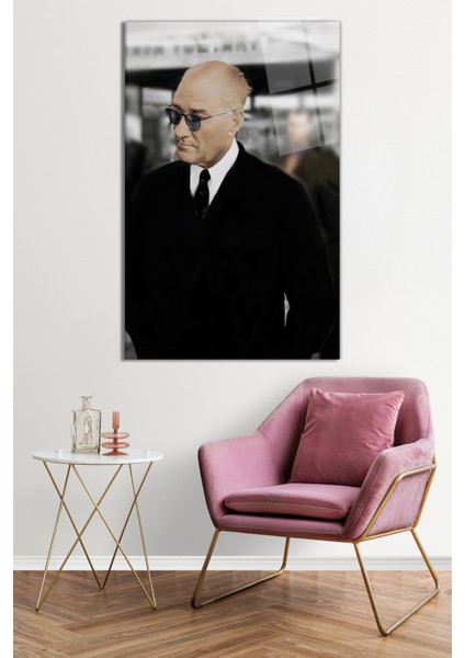 Takım Elbiseli Atatürk Portresi Cam Tablo, Darbelere Dayanıklı Kırılmaz Cam, Hediyelik fiyatları