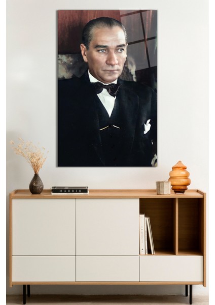 Takım Elbiseli Atatürk Portresi Cam Tablo, Darbelere Dayanıklı Kırılmaz Cam, Hediyelik