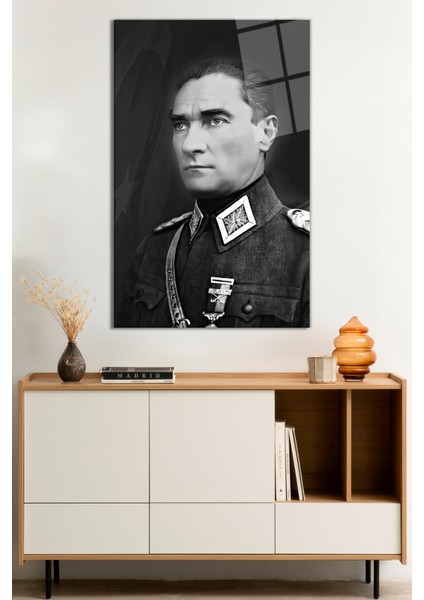 Siyah Beyaz Üniformalı Atatürk Portresi Cam Tablo, Darbelere Dayanıklı Kırılmaz Cam, Hediyelik