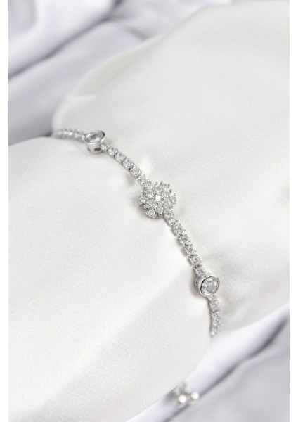 Pirinç Zirkon Taşlı Kar Tanesi Model Gümüş Renk Asansörlü Kadın Bileklik