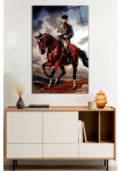 At Üzerinde Üniformalı Mustafa Kemal Atatürk Portresi Cam Tablo, Dayanıklı Kırılmaz Cam, Hediyelik