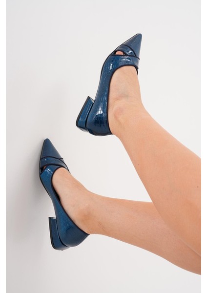 l Lacivert Baskılı Rugan 2 cm Topuk Sivri Burun Topuklu Babet fiyatları