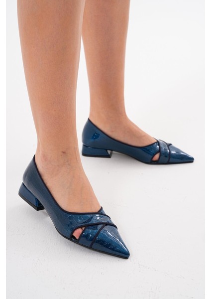 l Lacivert Baskılı Rugan 2 cm Topuk Sivri Burun Topuklu Babet fırsatları