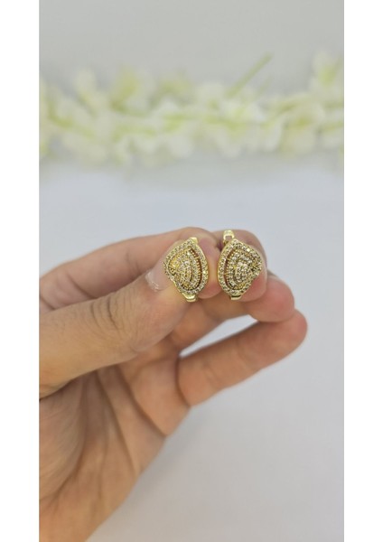 14 Ayar Altın Kaplama Zirkon Taşlı Kadın Küpe – Zarif ve Işıltılı (M18)