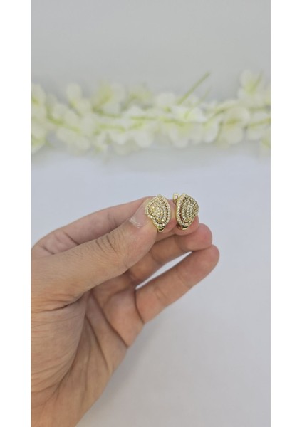 14 Ayar Altın Kaplama Zirkon Taşlı Kadın Küpe – Zarif ve Işıltılı (M18) fiyatları